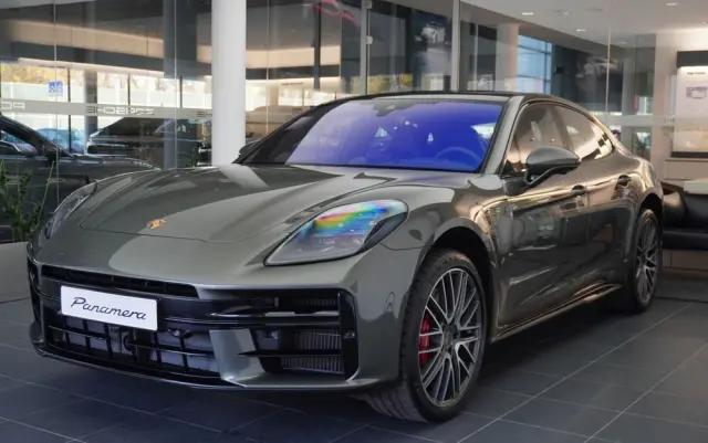 PORSCHE Panamera GTS