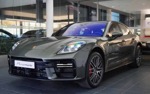 PORSCHE Panamera GTS