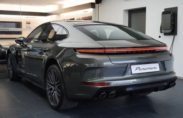 PORSCHE Panamera GTS