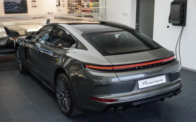 PORSCHE Panamera GTS