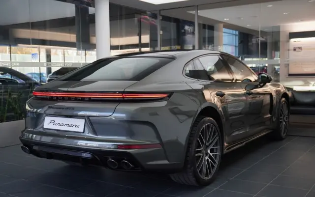 PORSCHE Panamera GTS