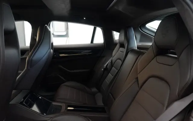 PORSCHE Panamera GTS