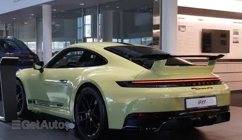 PORSCHE 911 