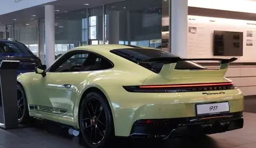 PORSCHE 911 