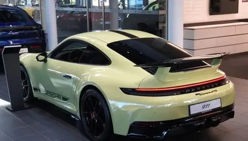 PORSCHE 911 