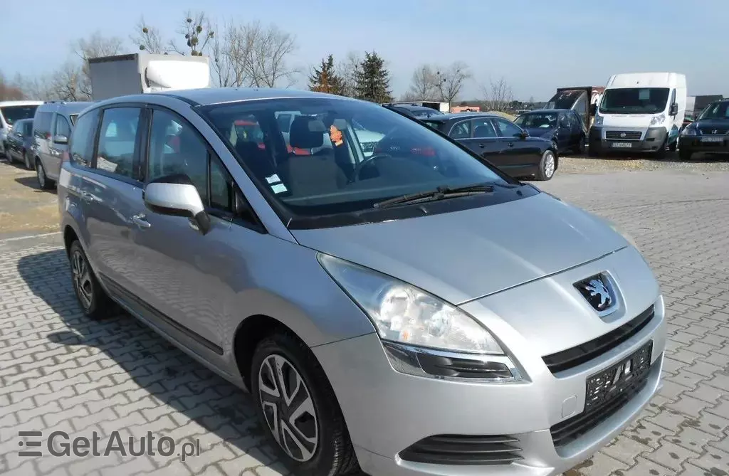 PEUGEOT 5008 