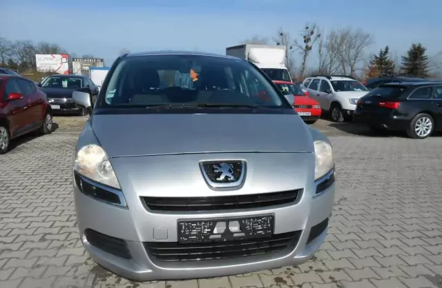 PEUGEOT 5008 