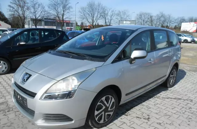 PEUGEOT 5008 