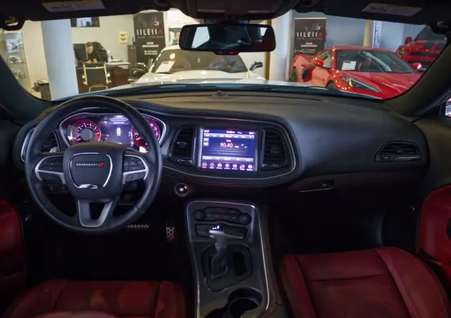 DODGE Challenger Automatik SXT Plus