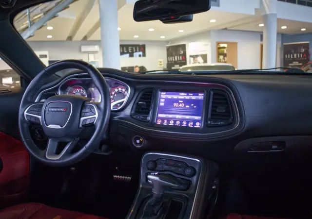 DODGE Challenger Automatik SXT Plus