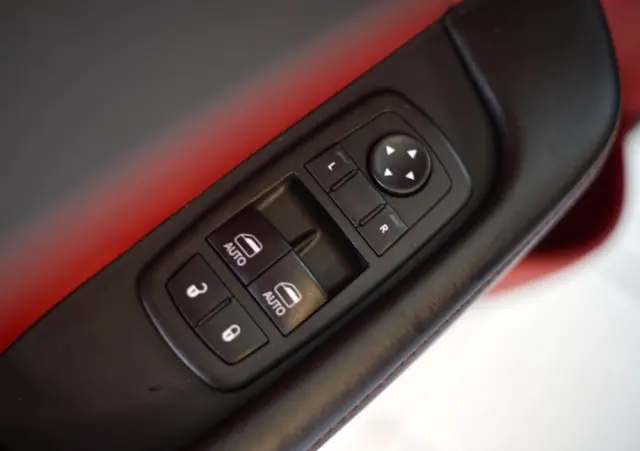 DODGE Challenger Automatik SXT Plus