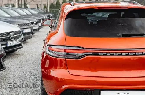 PORSCHE Macan 
