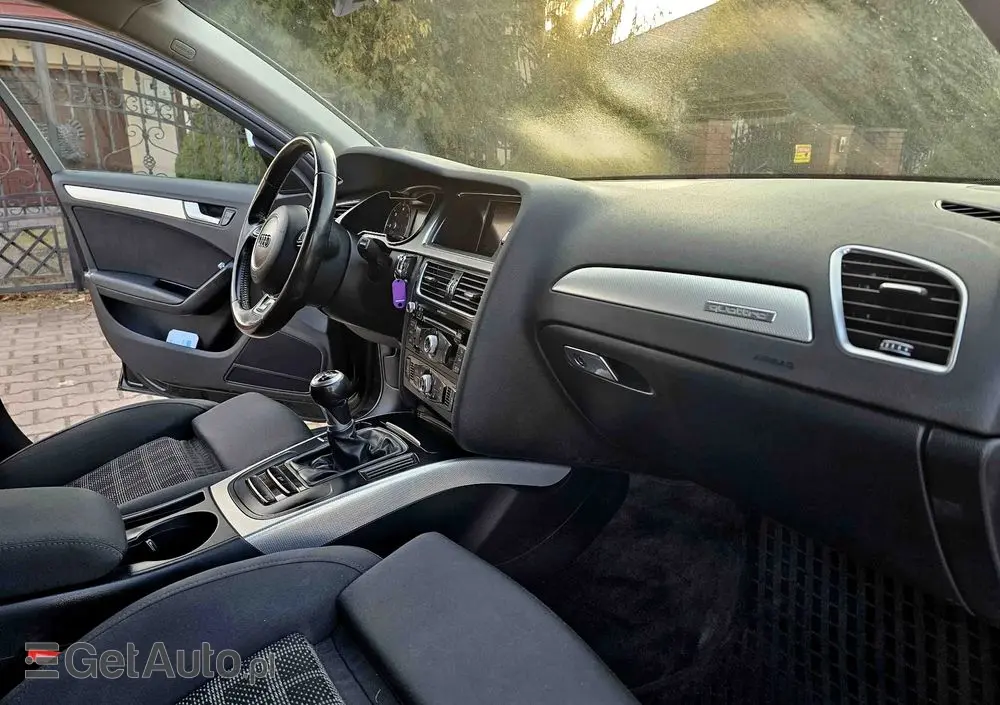 AUDI A4 Avant 2.0 TDI DPF quattro Attraction