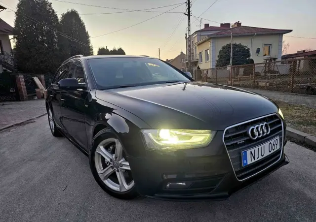AUDI A4 Avant 2.0 TDI DPF quattro Attraction