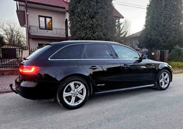 AUDI A4 Avant 2.0 TDI DPF quattro Attraction