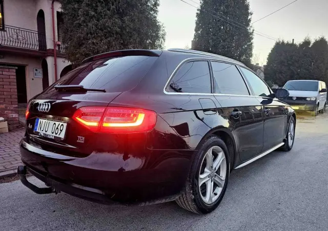 AUDI A4 Avant 2.0 TDI DPF quattro Attraction