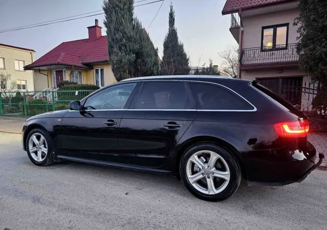 AUDI A4 Avant 2.0 TDI DPF quattro Attraction