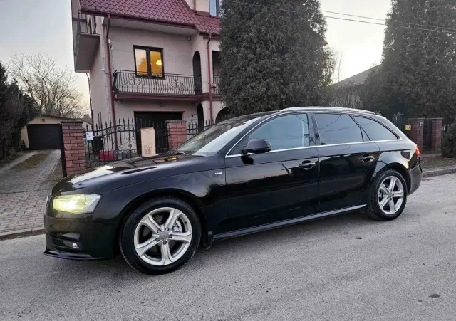 AUDI A4 Avant 2.0 TDI DPF quattro Attraction
