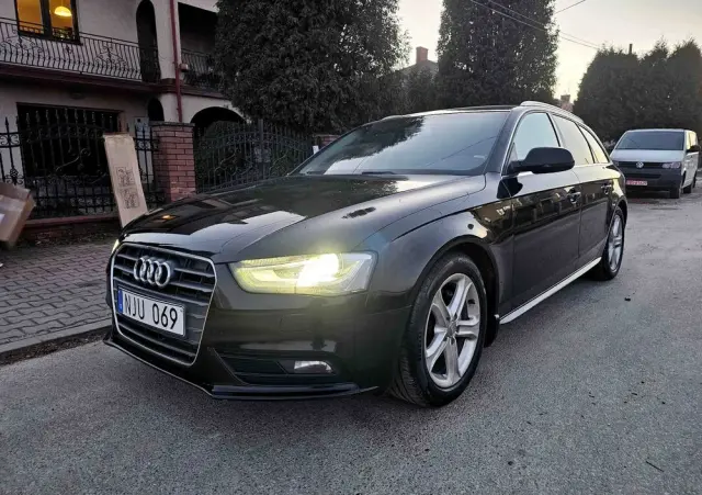 AUDI A4 Avant 2.0 TDI DPF quattro Attraction