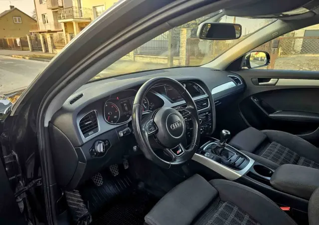 AUDI A4 Avant 2.0 TDI DPF quattro Attraction