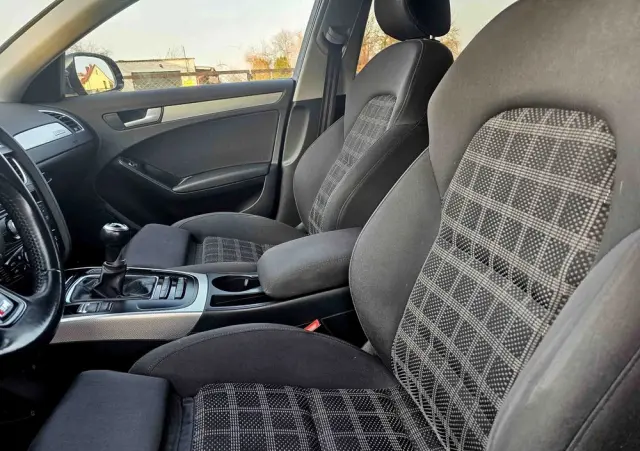 AUDI A4 Avant 2.0 TDI DPF quattro Attraction