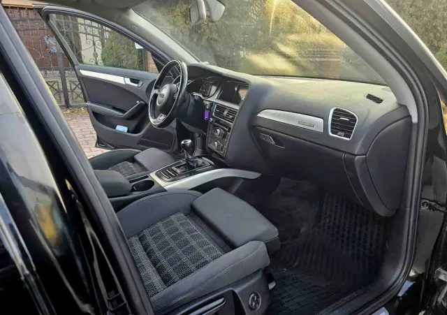 AUDI A4 Avant 2.0 TDI DPF quattro Attraction