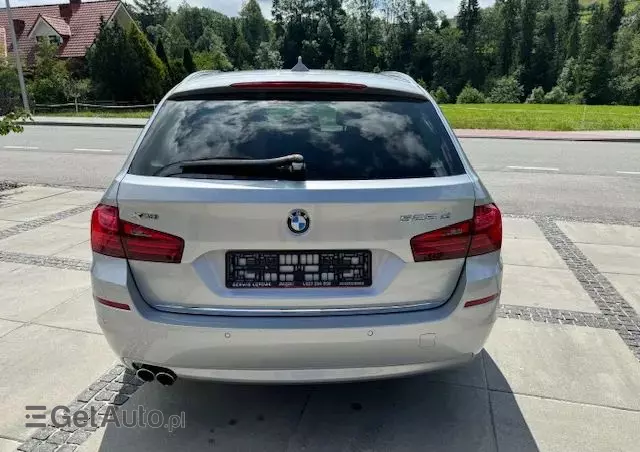 BMW Seria 5 525d xDrive Luxury Line