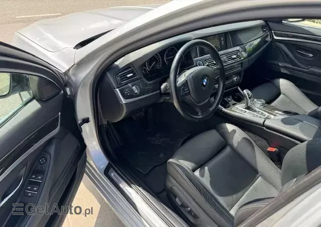 BMW Seria 5 525d xDrive Luxury Line