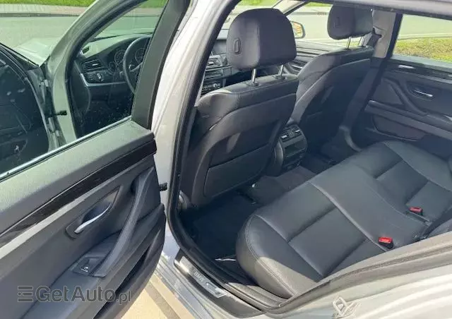 BMW Seria 5 525d xDrive Luxury Line