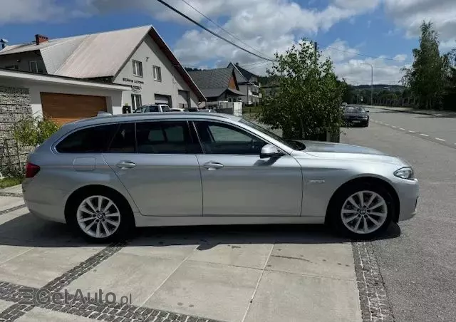 BMW Seria 5 525d xDrive Luxury Line
