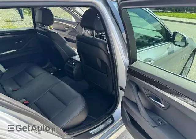 BMW Seria 5 525d xDrive Luxury Line