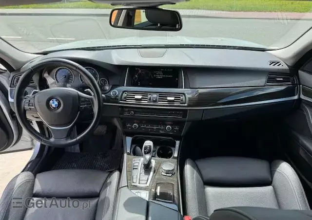 BMW Seria 5 525d xDrive Luxury Line