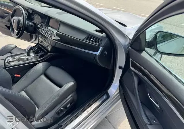 BMW Seria 5 525d xDrive Luxury Line