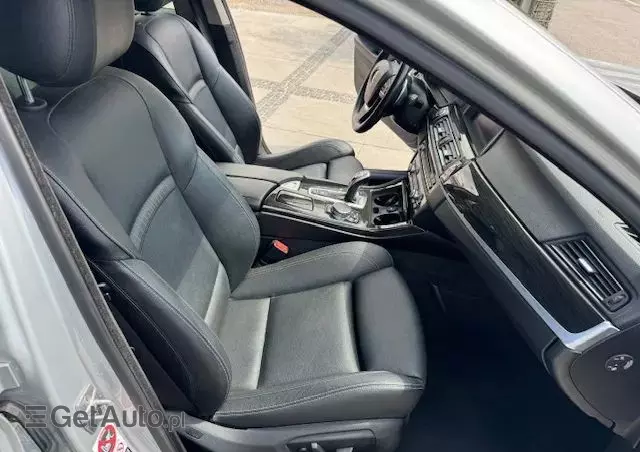 BMW Seria 5 525d xDrive Luxury Line