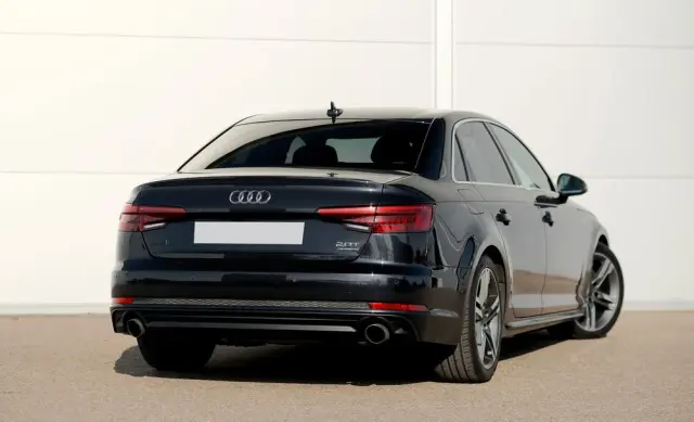 AUDI A4 Limousine 2.0 TFSI quattro S tronic design