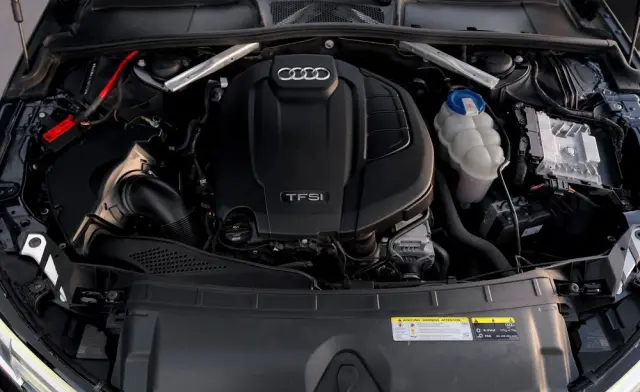 AUDI A4 Limousine 2.0 TFSI quattro S tronic design