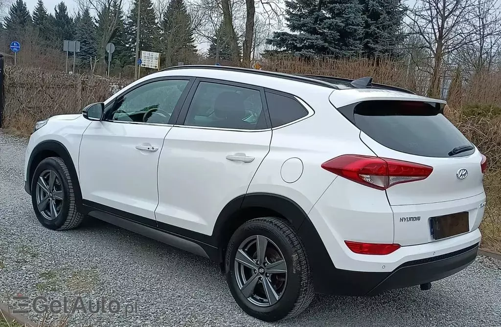 HYUNDAI Tucson 