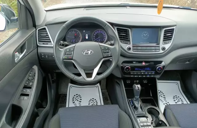 HYUNDAI Tucson 