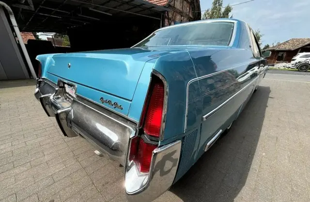 CHRYSLER New Yorker 