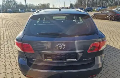 TOYOTA Avensis 