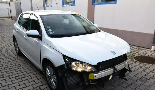 PEUGEOT 308 