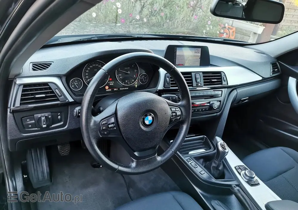 BMW Seria 3 320d Touring xDrive