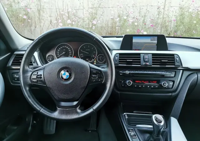 BMW Seria 3 320d Touring xDrive