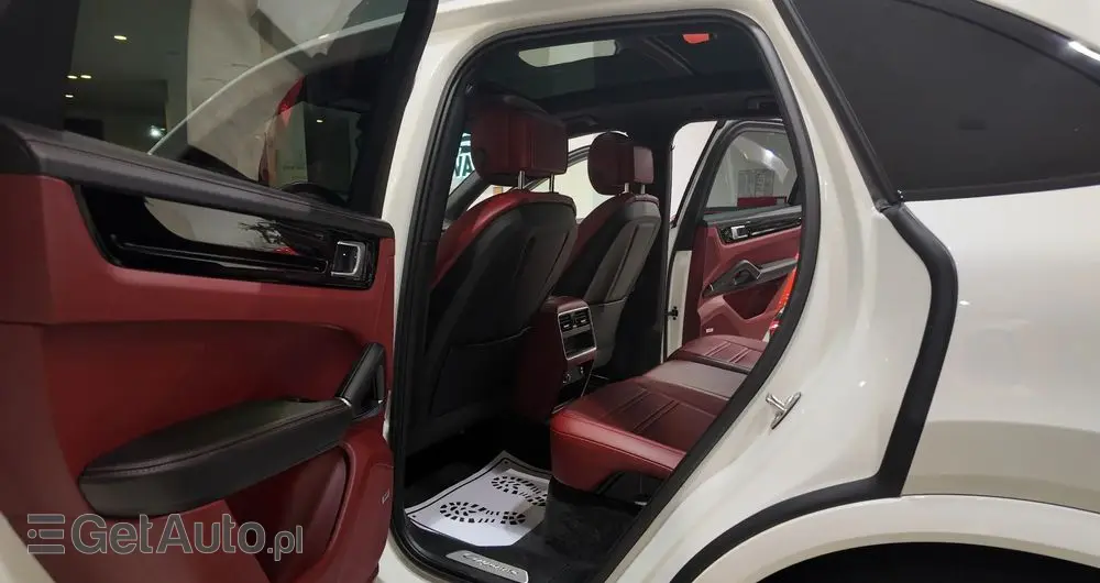 PORSCHE Cayenne Platinum Edition