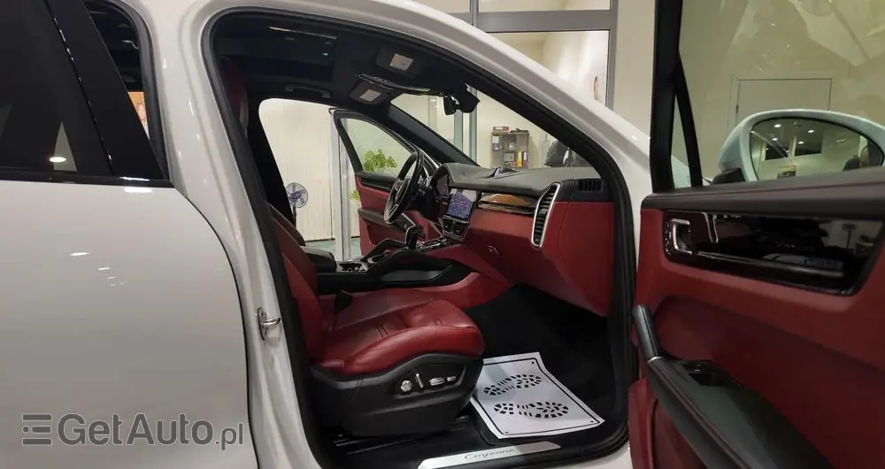 PORSCHE Cayenne Platinum Edition