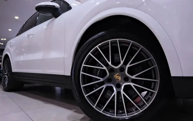 PORSCHE Cayenne Platinum Edition