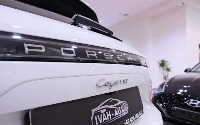 PORSCHE Cayenne Platinum Edition