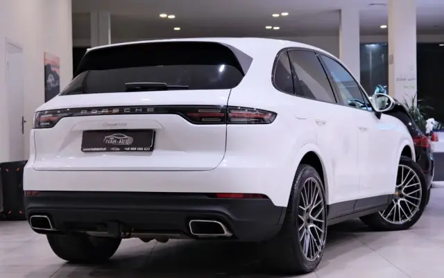 PORSCHE Cayenne Platinum Edition