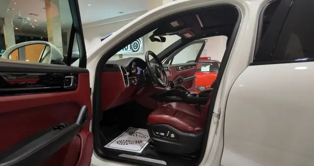 PORSCHE Cayenne Platinum Edition