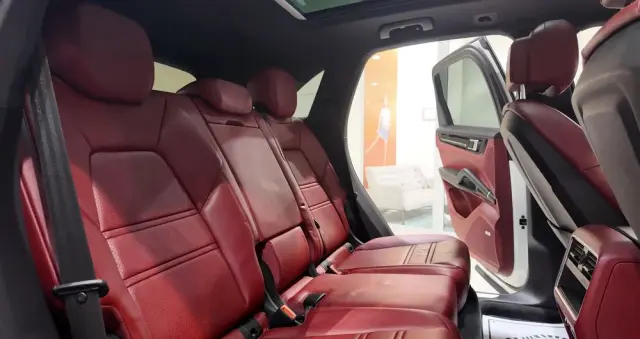 PORSCHE Cayenne Platinum Edition